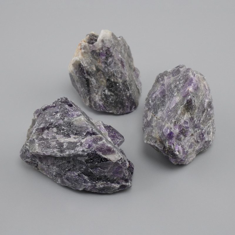Naturalny nieobrobiony ametyst, średnica 42-58×33-36×26-42 mm ± (rozmiary w asortymencie) (Cena za 100 g)
