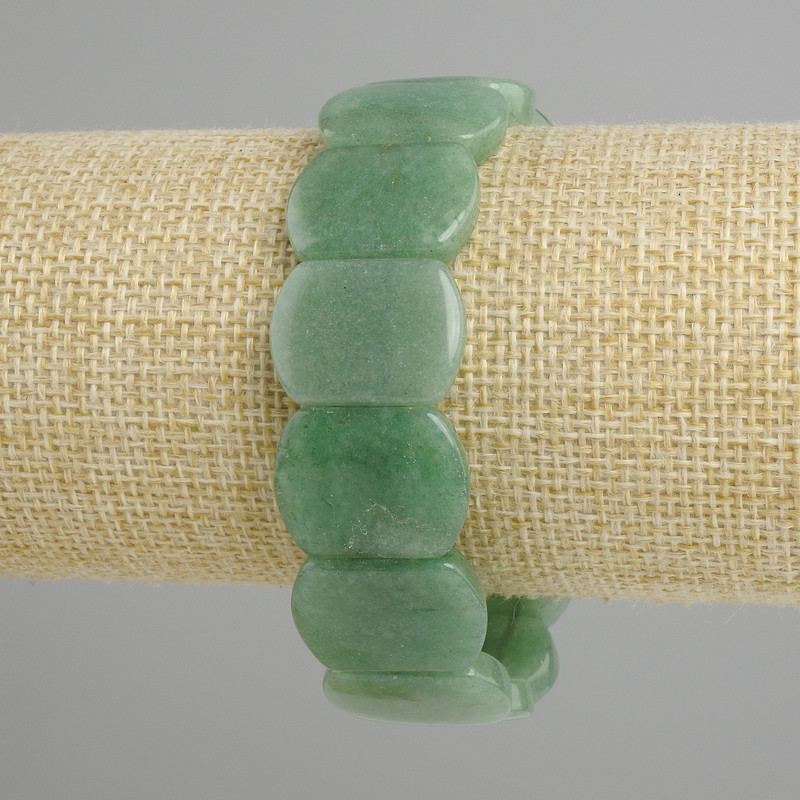 Bransoletka z nefrytu o gładkich ogniwach, średnica 20×15 mm ±, długość 18 cm ±, elastyczna