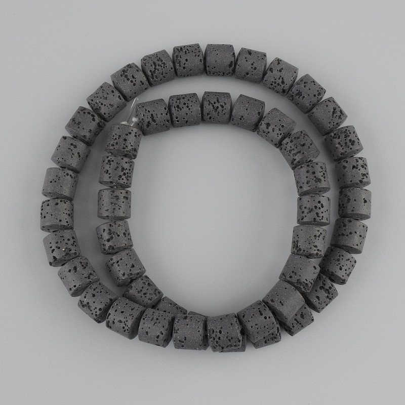 Koraliki z czarnej lawy wulkanicznej cylindryczne, średnica 8×8 mm, na żyłce, długość około 38 cm