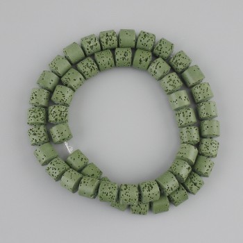 Koraliki z zielonej lawy wulkanicznej cylindryczne, średnica 8×8 mm, na żyłce jubilerskiej, długość 38 cm+