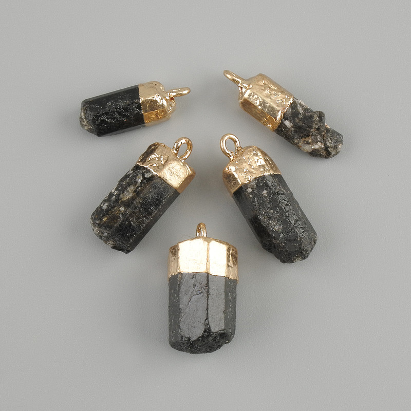 Wisiorek z turmalinu 16–27×6–9 mm ± (asortyment rozmiarów)