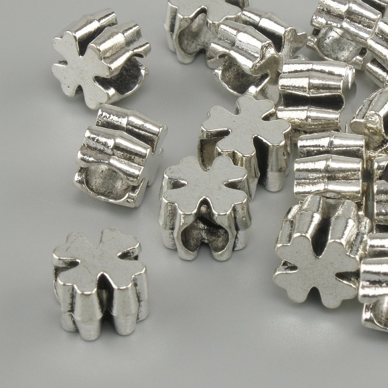 Koralik-wstawka w formie krzyża, kolor metalu srebrny, średnica 9×9 mm, otwór Ø 4,9 mm, opakowanie 20 g (~15 szt.)