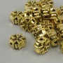 Koralik-wstawka w formie krzyża, kolor metalu: żółte złoto, średnica 8×8 mm ±, otwór 2 mm ±, opakowanie 20 g (~17 szt.)