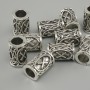 Koralik ozdobny z nordycką runą, średnica 13×9 mm ±, otwór 6 mm, kolor metalu: srebrzysty, opakowanie 10 szt.