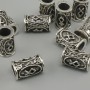 Koralik runy skandynawskiej, srebrzysty, 13×9 mm, otwór 6 mm, 10 szt.