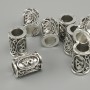 Koralik Nordyjska runa, srebrzysty kolor metalu, średnica 13×9 mm, otwór 6 mm, zestaw 10 szt.