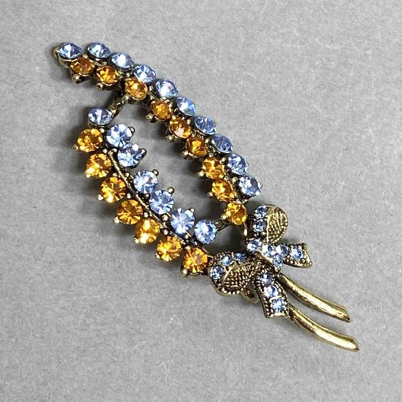 Broszka Gałązka żółte i błękitne kryształki strassowe srebrzysty metal 64 × 23 mm +