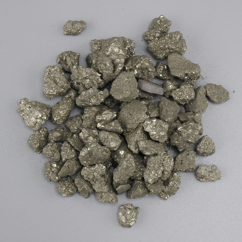 Naturalny nieprzetworzony piryt w kawałkach, średnica 5–19×6–12 mm ± (różne rozmiary) (Cena za 100 g)