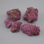 Rubin korund naturalny nieobrobiony kamień, wymiary 53×47×40 mm ± (rozmiar asortymentowy) (Cena za 100 g)