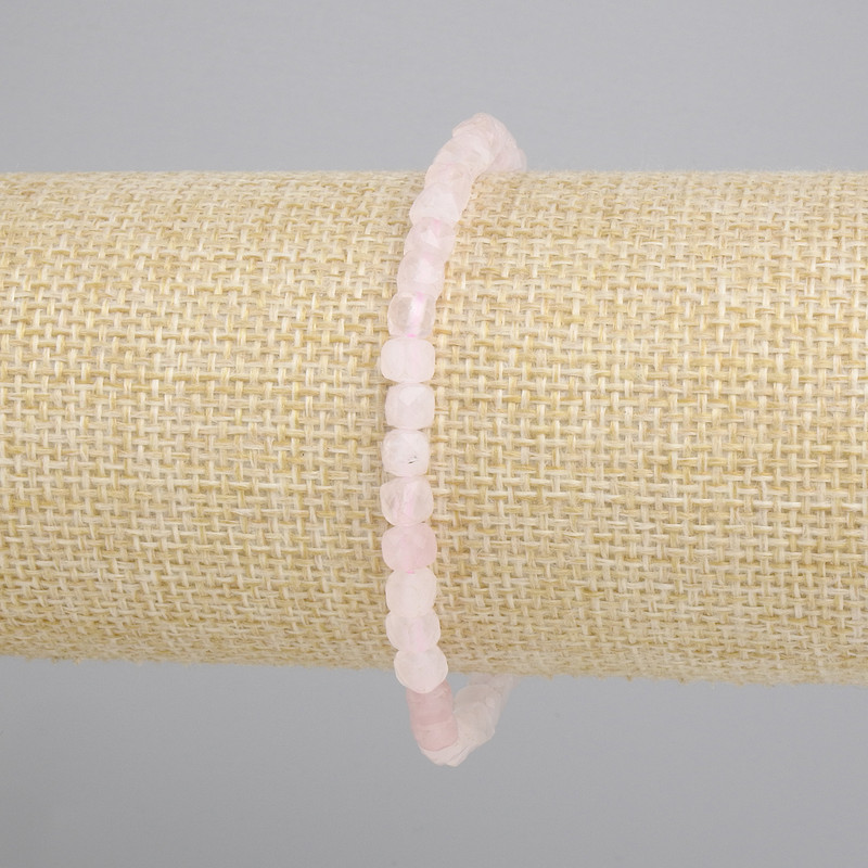 Bransoletka z różowego kwarcu fasetowane kostki, średnica 4 mm ±, długość 18 cm ±, elastyczna