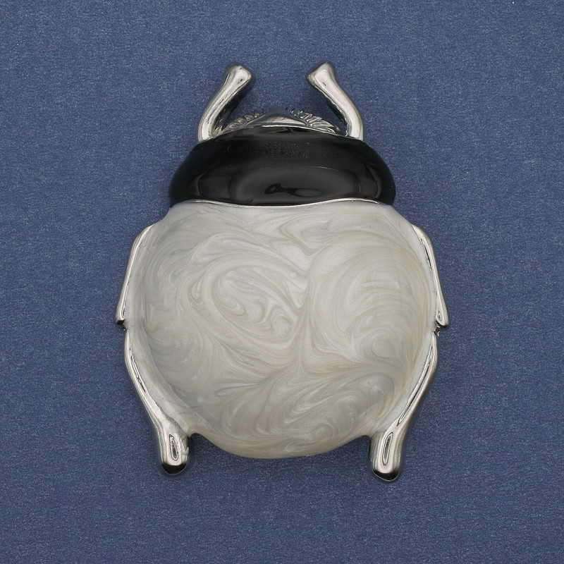 Broszka-wisiorek Żuk, emalia, metal srebrzysty, 55×43 mm+