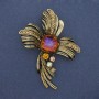 Broszka Akcent z kryształami strassowymi i złocistym metalem 70×53 mm+