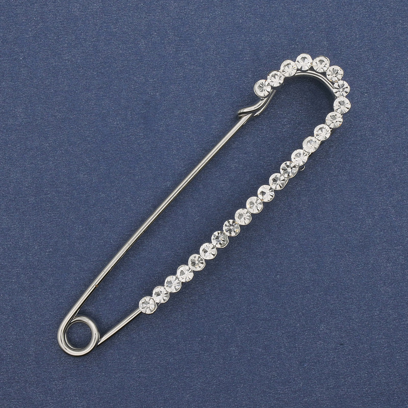 Broszka–szpilka z białymi kryształami, 72×17 mm ±, metal srebrzysty