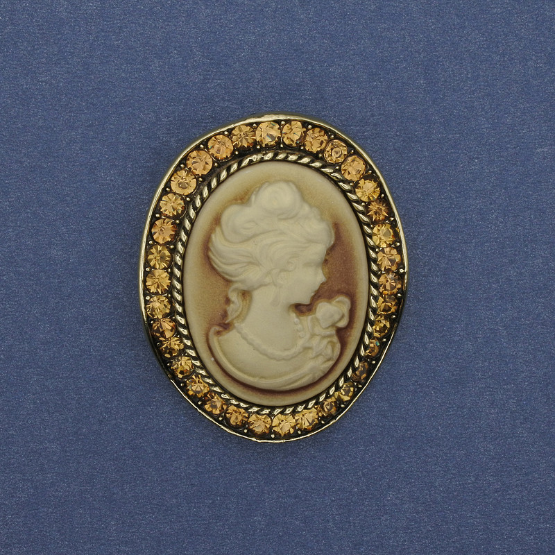 Broszka-kamea Dama z cyrkoniami, metal złoty, 43×38 mm +