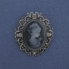 Kamea Dama broszka-wisiorek z kryształami strass, metal srebrzysty, 48×44 mm +