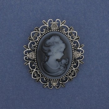 Kamea Dama broszka-wisiorek z kryształami strass, metal srebrzysty, 48×44 mm +