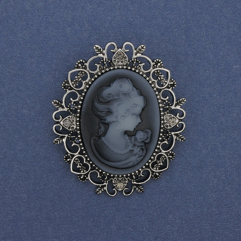 Kamea Dama broszka-wisiorek z kryształami strass, metal srebrzysty, 48×44 mm +