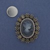 Broszka na magnesie Kamea Dama z strassami, metal srebrzysty, 43×35 mm +