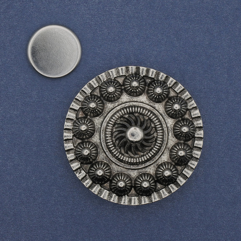Broszka na magnesie Akcent srebrzysty metal 40 mm+