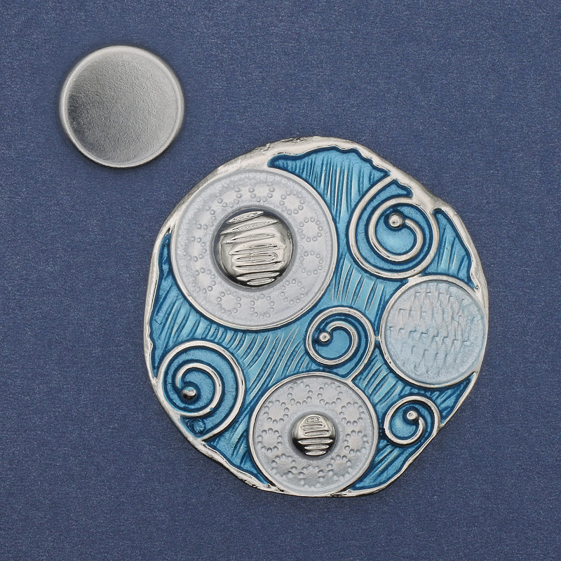 Broszka magnetyczna Akcent, emalia srebrzysta, metal 48 mm+