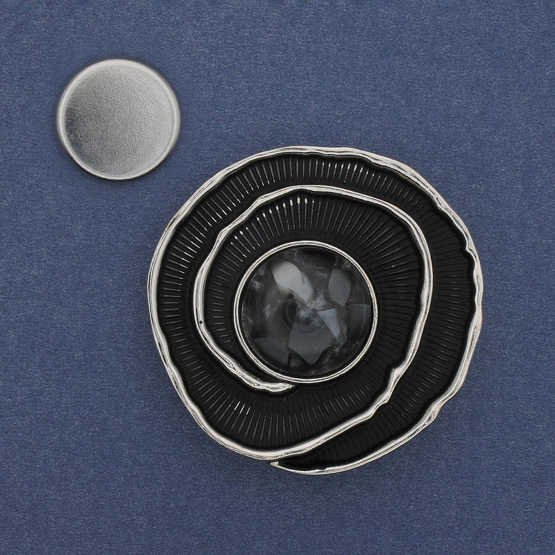 Broszka magnetyczna Akcent, emalia srebrzysta, 41 mm+