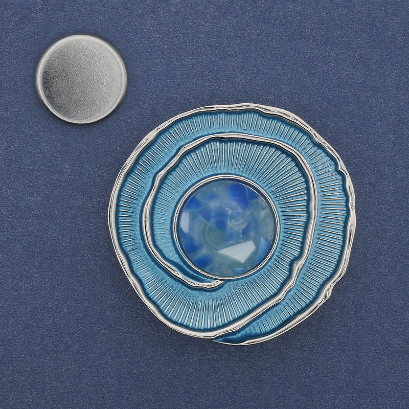 Broszka na magnesie Akcent – emalia srebrzysty metal 41 mm+