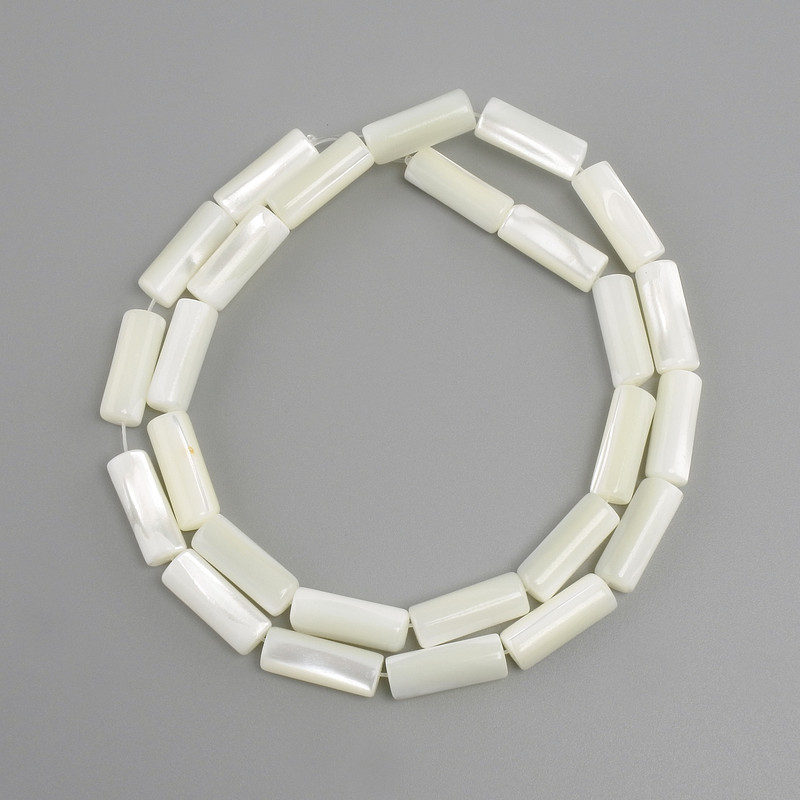 Koraliki z masy perłowej cylindryczne, średnica około 15×6 mm, długość około 39 cm, na żyłce