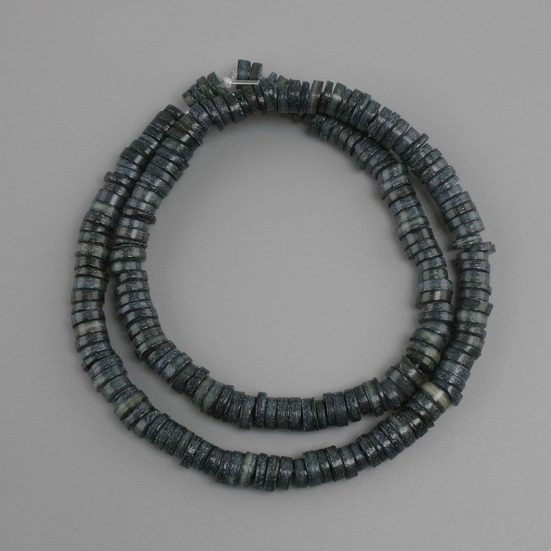 Koraliki z muszli Skafarka w kształcie rondeli, średnica około 6 mm, grubość do 2 mm, 5×1,5 mm+-, długość około 39 cm+- na żyłce