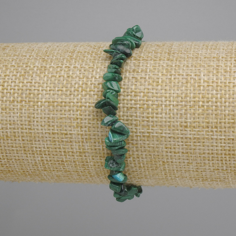Bransoletka z malachitu na elastycznej gumce, kawałki 5–8 mm, 5×1–3 mm ±, długość 18 cm ±