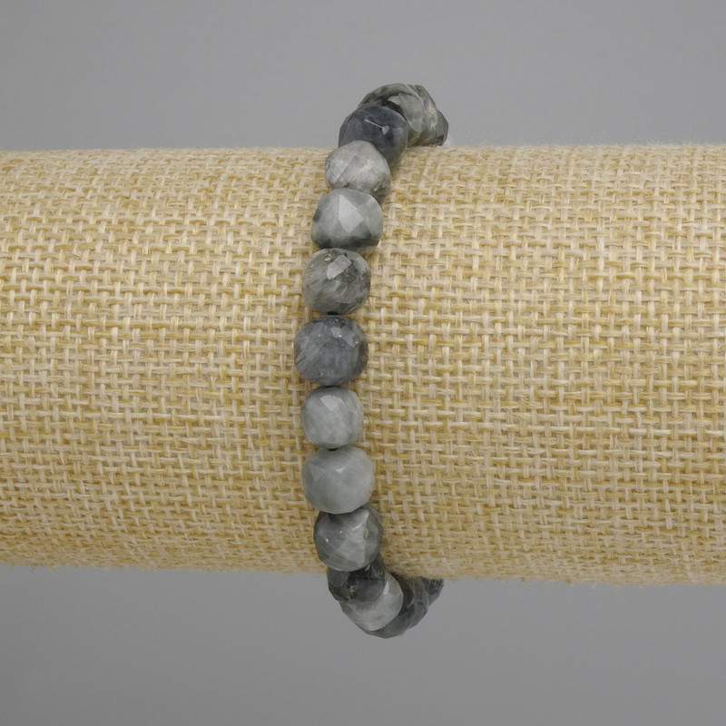 Bransoletka z sokolego oka — fasetowane kostki, średnica 7–8 mm, długość około 18 cm, na elastycznej gumce