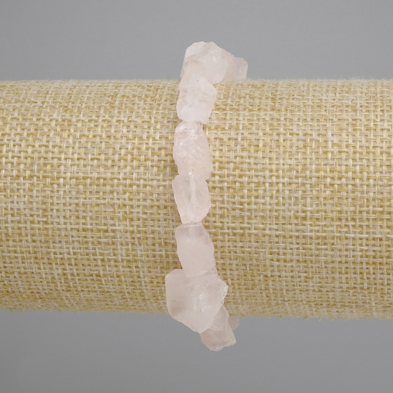 Bransoletka z różowego kwarcu, nieoszlifowane kamienie, średnica 7–11×7–11 mm, długość 18 cm, na elastycznej gumce