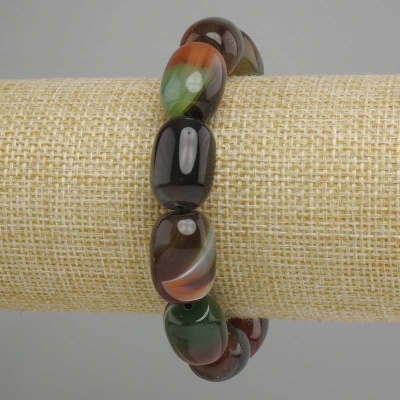 Bransoletka z brazylijskiego agatu w formie koralików w kształcie beczek, średnica 13,5×10 mm, długość 18 cm, elastyczna