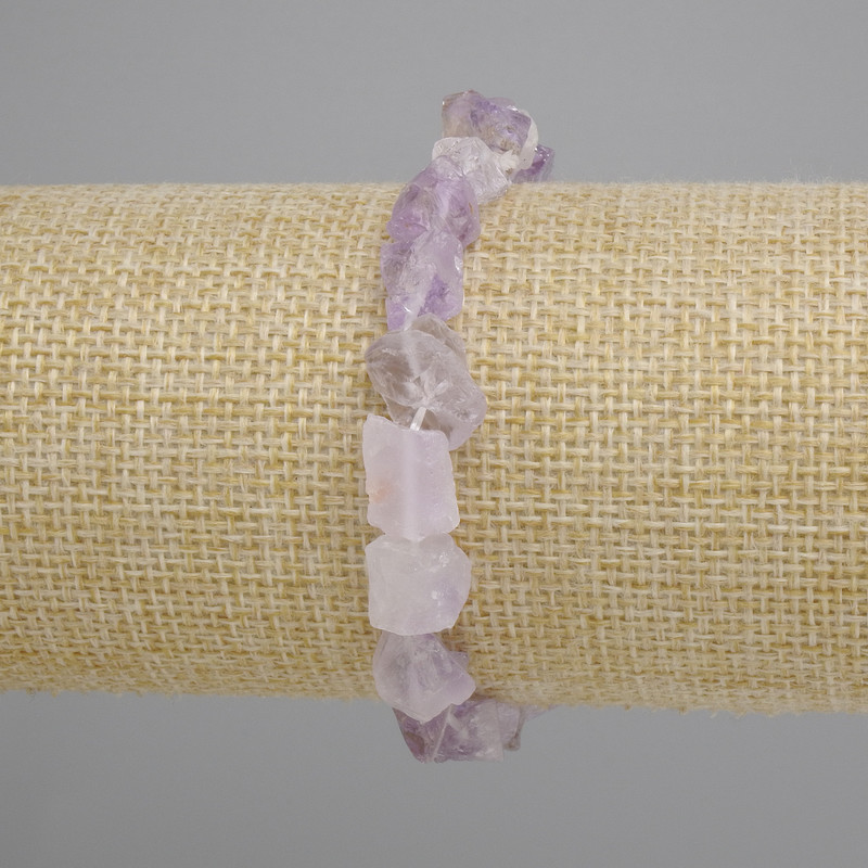 Bransoletka z nieobrobionego ametystu, średnica 6-10×8-13 mm ±, długość 18 cm ±, elastyczna