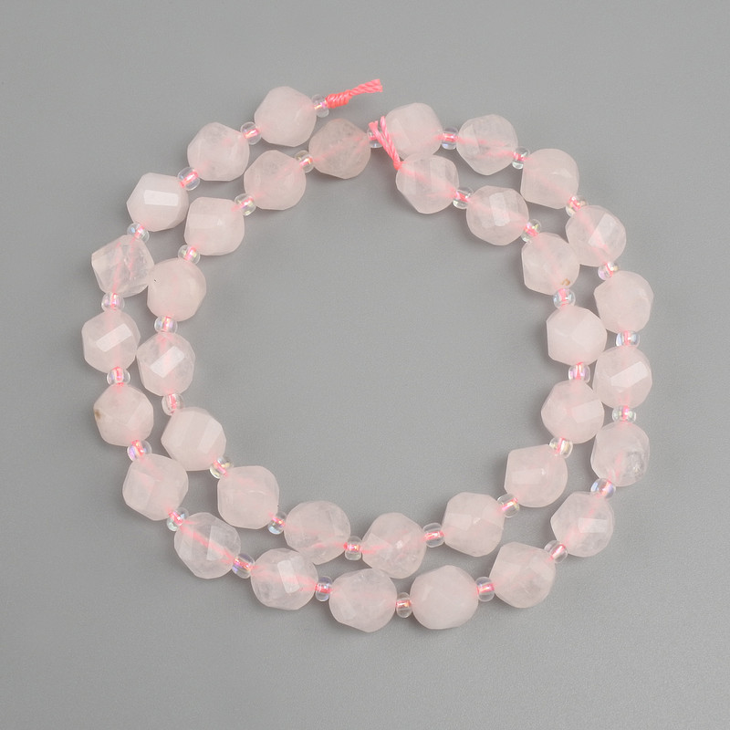 Koraliki różowego kwarcu, fasetowane romby, średnica 8×7,5 mm ±, koraliki 3 mm ±, długość 36 cm ±