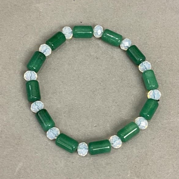 Bransoletka z agatu — cylindryczne koraliki 10×6 mm +- i fasetowane rondelki czeskiego kryształu 6×5 mm +-, długość około 18 cm, elastyczna