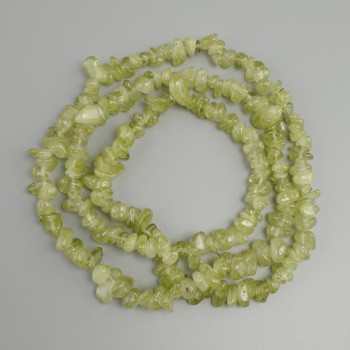 Koraliki barwionego kwarcu w drobiny, średnica 6–13×4–9 mm ±, długość 80 mm ±, na żyłce