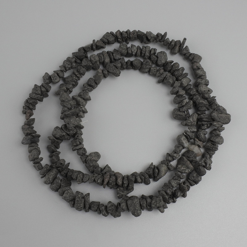 Koraliki lawy – kawałki, średnica około 6–11×3–7 mm, długość około 80 mm, na żyłce
