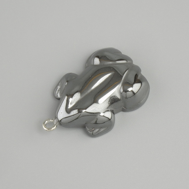 Wisiorek z hematytu w kształcie żaby, wymiary 32×21 mm+