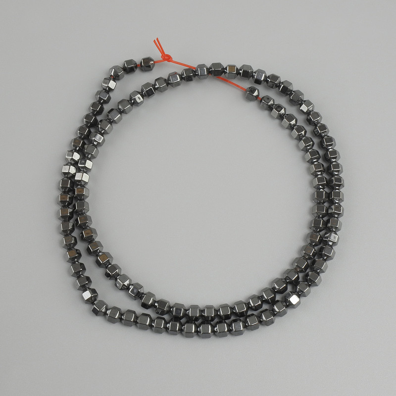 Koraliki hematytu o wielokątnym kształcie, średnica 4×4 mm ±, długość 39 cm+