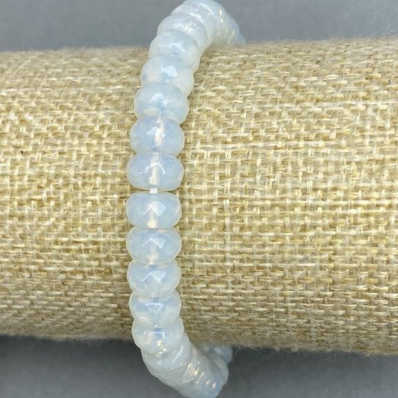 Bransoletka z kamieniem księżycowym i opalitowym fasetowanym rondlem, średnica 8×5 mm, długość 18 cm, na elastycznej gumce
