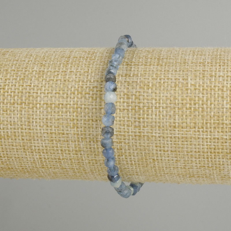 Bransoletka z kyanitu fasetowanego – kubik, średnica 4×4 mm, długość 18 cm ±, na elastycznej gumce