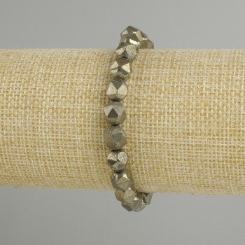 Bransoletka z pirytu w formie wielokątnych brył, średnica ok. 8×7 mm, długość ok. 18 cm, na elastycznej gumce