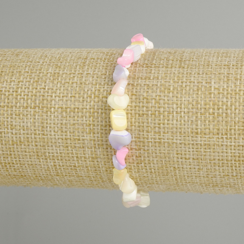Bransoletka z masy perłowej, fasetowane kuleczki, średnica 6–7×5–6 mm, długość około 18 cm, elastyczna