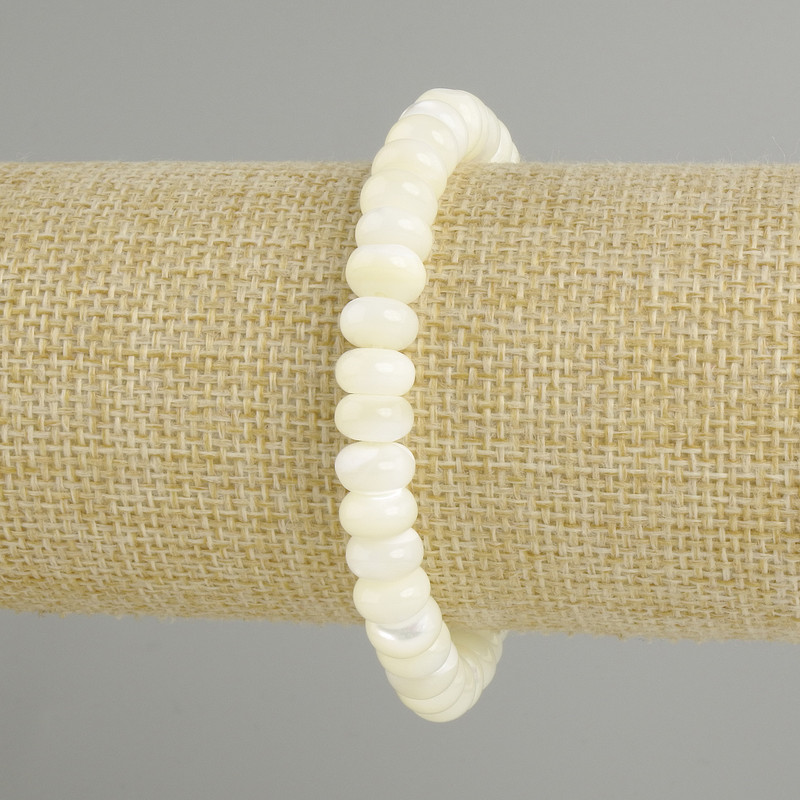 Bransoletka z masy perłowej w formie rondeli, rozmiar 8×5 mm, długość około 18 cm, elastyczna
