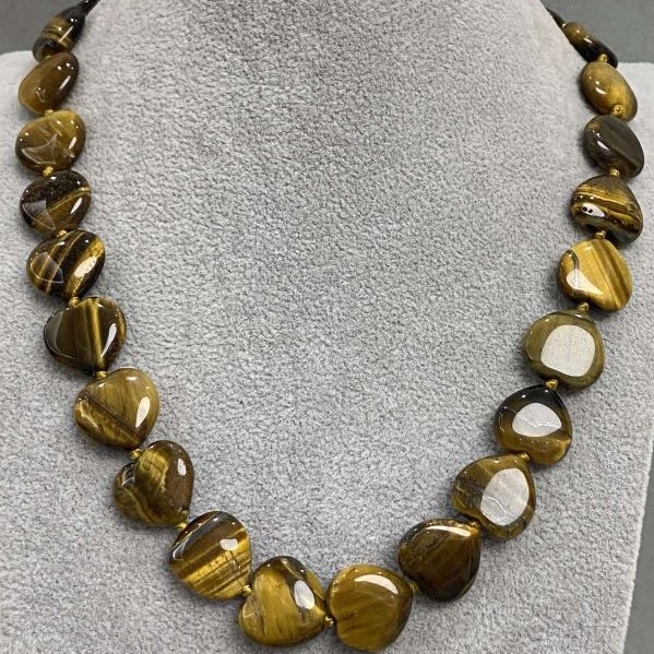 Naszyjnik z Tygrysiego Oka w kształcie serca 16 mm ±, długość 45 cm ± z zapięciem