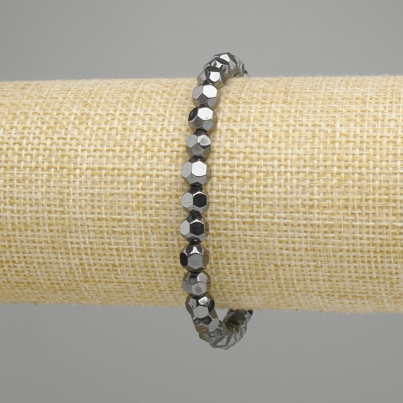 Bransoletka hematyt w naturalnie fasetowane kuleczki, średnica 6 mm, długość 18 cm, elastyczna
