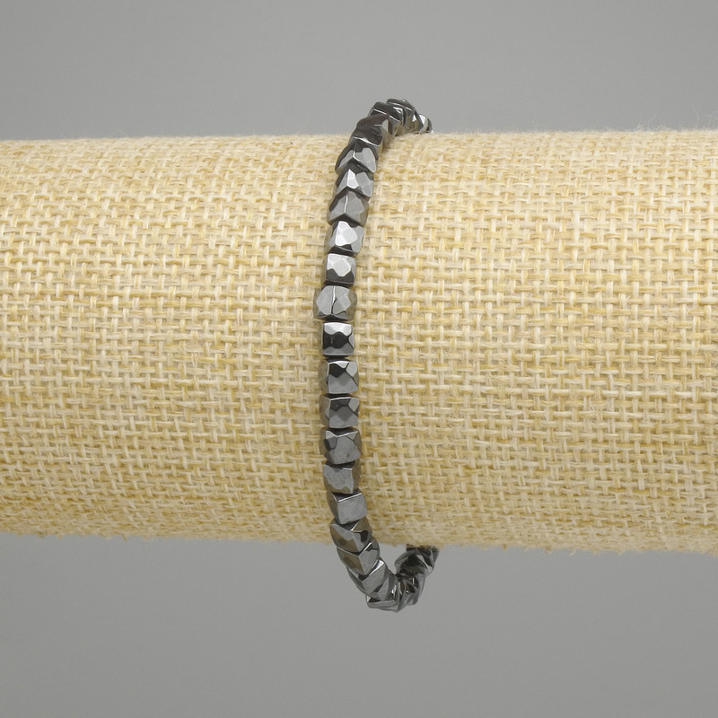 Bransoletka hematyt wyciosana kostka 4×4 mm, elastyczna, długość 18 cm