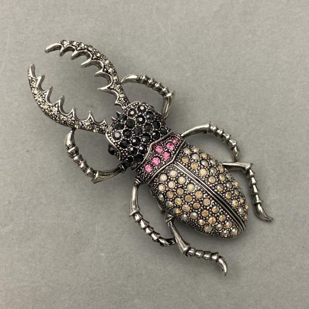 Broszka Motyl Majowy z cyrkoniami w srebrnym metalu 37x78mm
