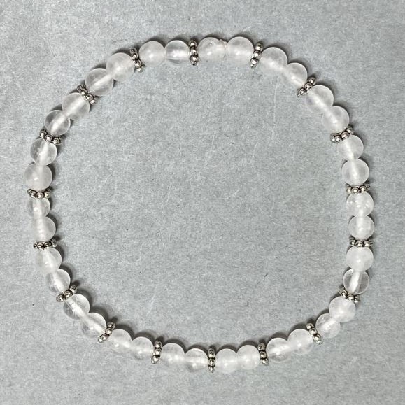 Bransoletka Górski kryształ kulka gładka 4mm+-, długość 18cm +- elastyczna