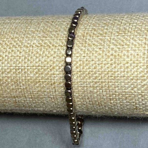 Bransoletka Hematyt kostka, średnica 4x4mm+- kolor złoto, długość 18cm +- stretch